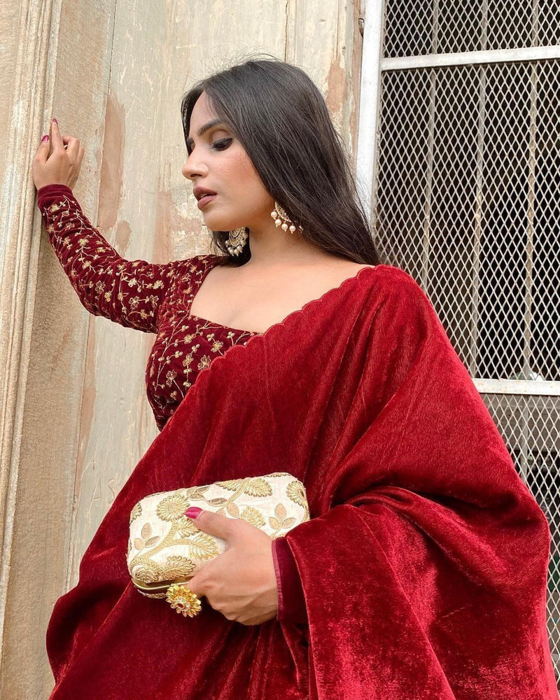GC SAREE 1572 VELVET WITH EMBROIDERY WORK FANCY LOOK PARTY WEAR SAREE WITH BLOUSE